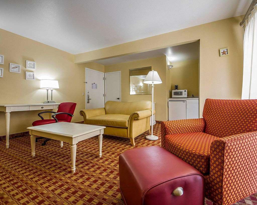 Quality Inn & Suites Capitola Ruang foto
